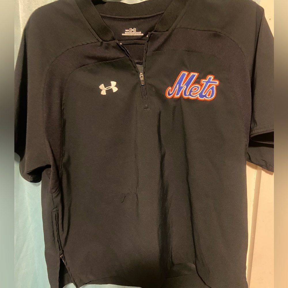sports shirt, if your a mets fan this is a need!